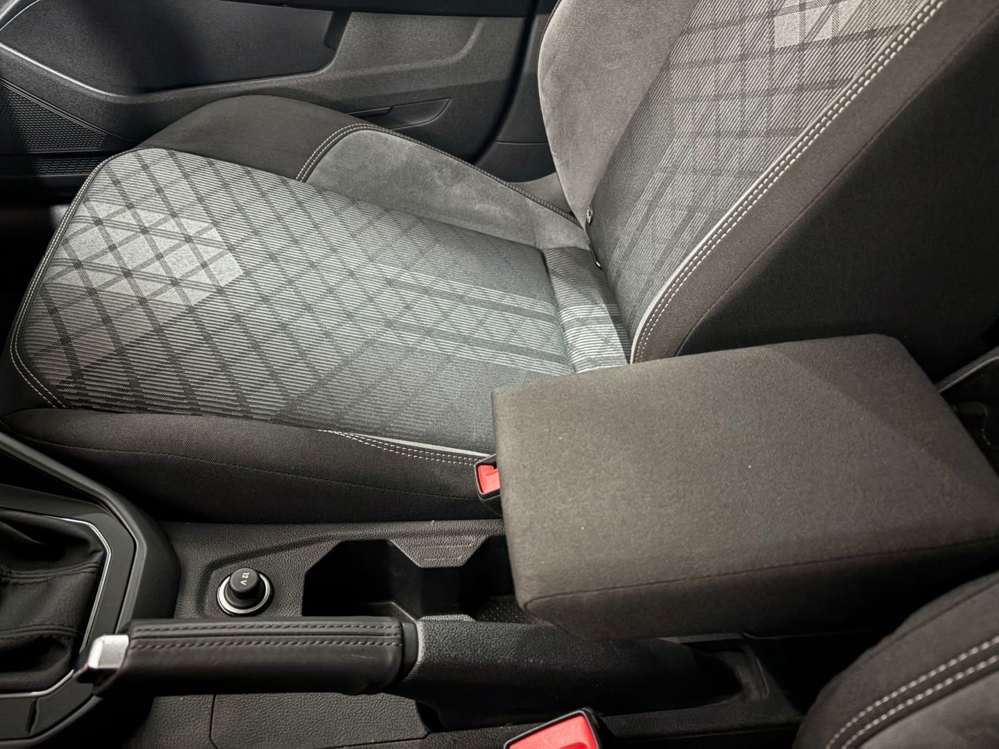 Volkswagen Taigo 1.5 TSI R-Line, BOMVOL, Pano, Beats audio