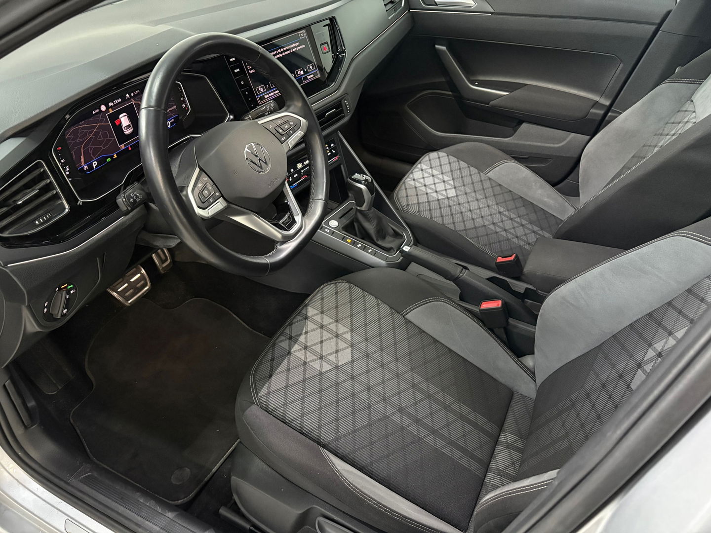 Volkswagen Taigo 1.5 TSI R-Line, BOMVOL, Pano, Beats audio