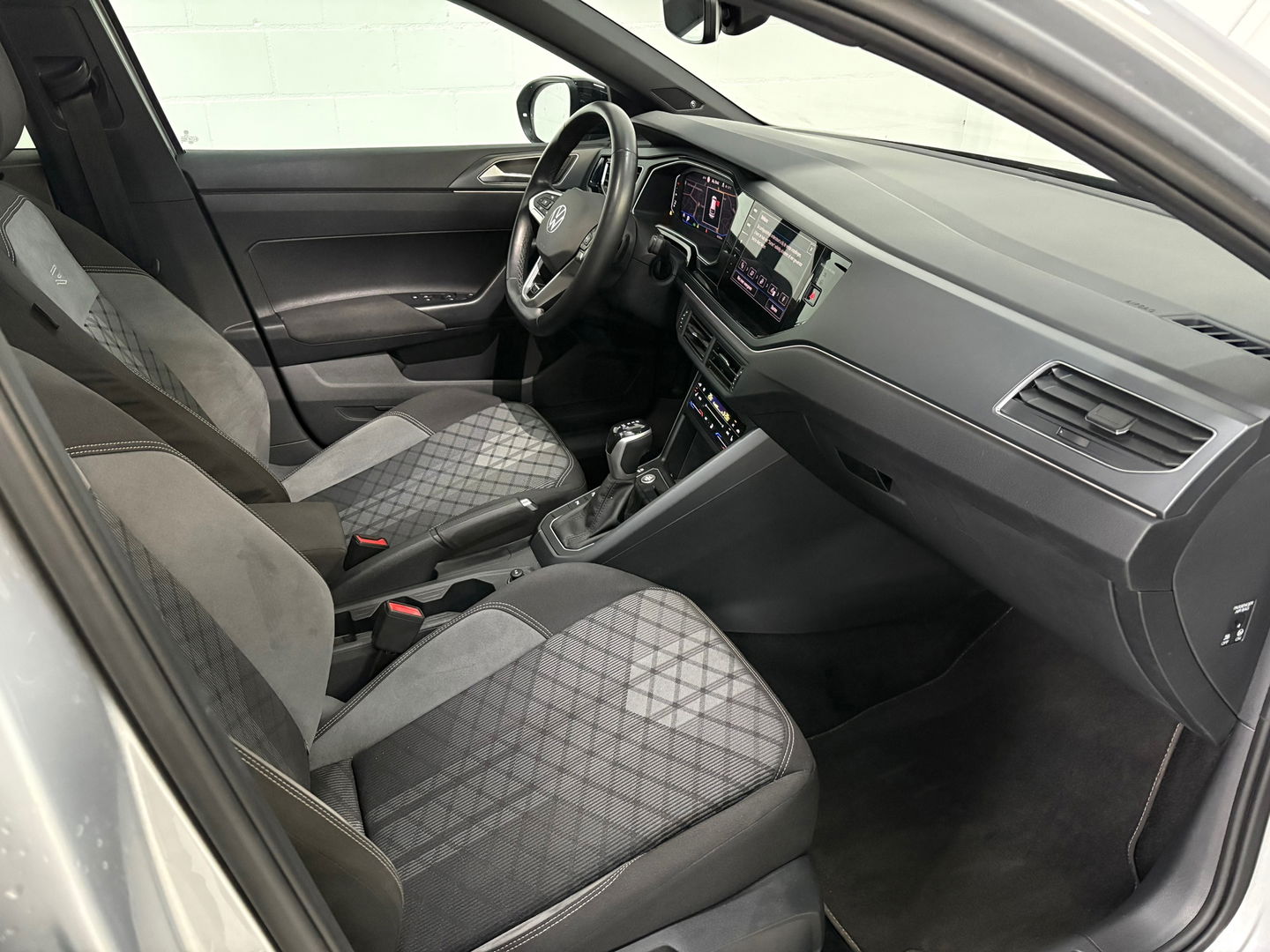 Volkswagen Taigo 1.5 TSI R-Line, BOMVOL, Pano, Beats audio