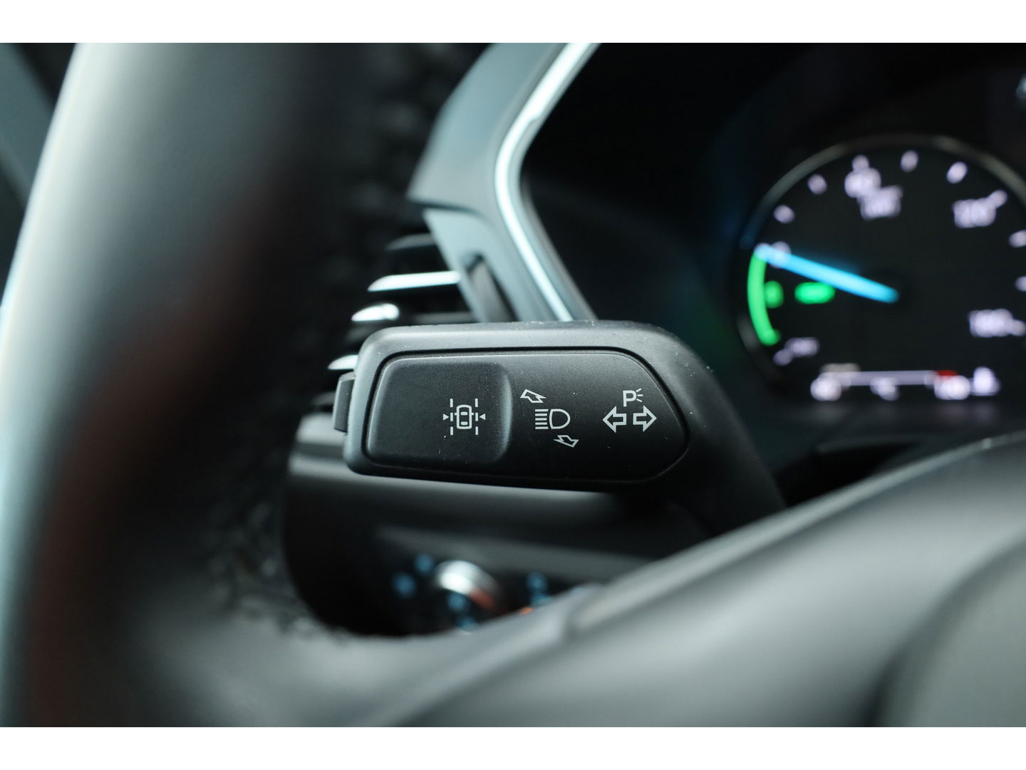 Ford Kuga 2.5 PHEV Titanium | Trekhaak | Cruise Control | Apple CarPlay | Navi | Stoel- Stuurverw. | 18''