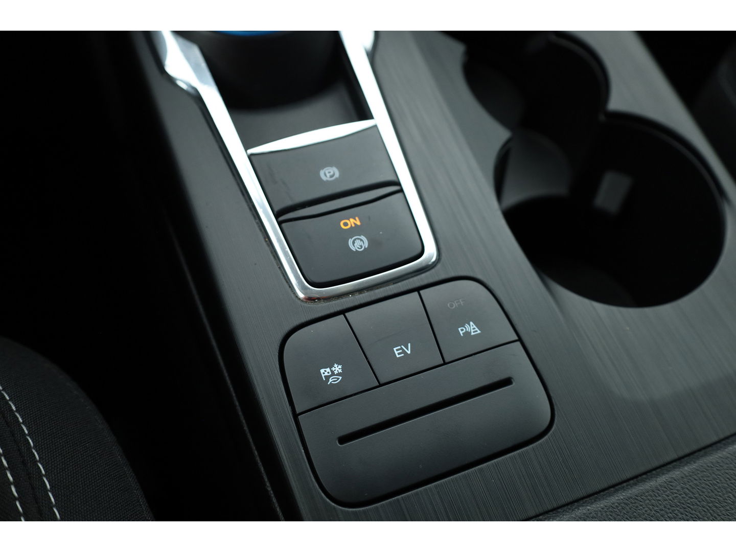 Ford Kuga 2.5 PHEV Titanium | Trekhaak | Cruise Control | Apple CarPlay | Navi | Stoel- Stuurverw. | 18''