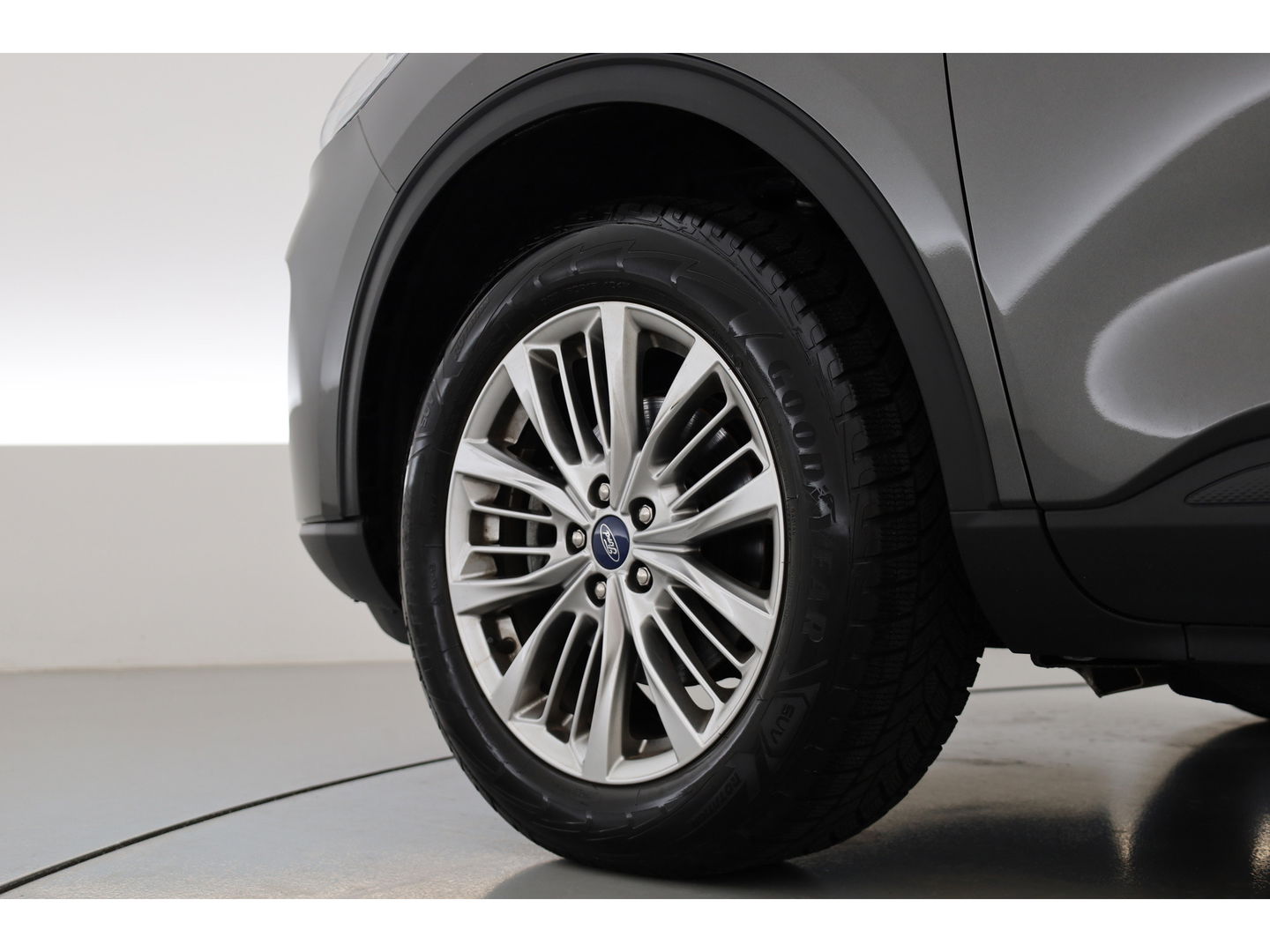 Ford Kuga 2.5 PHEV Titanium | Trekhaak | Cruise Control | Apple CarPlay | Navi | Stoel- Stuurverw. | 18''