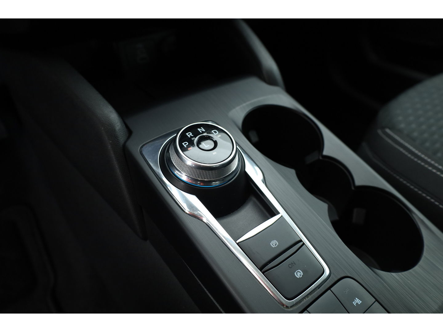 Ford Kuga 2.5 PHEV Titanium | Trekhaak | Cruise Control | Apple CarPlay | Navi | Stoel- Stuurverw. | 18''