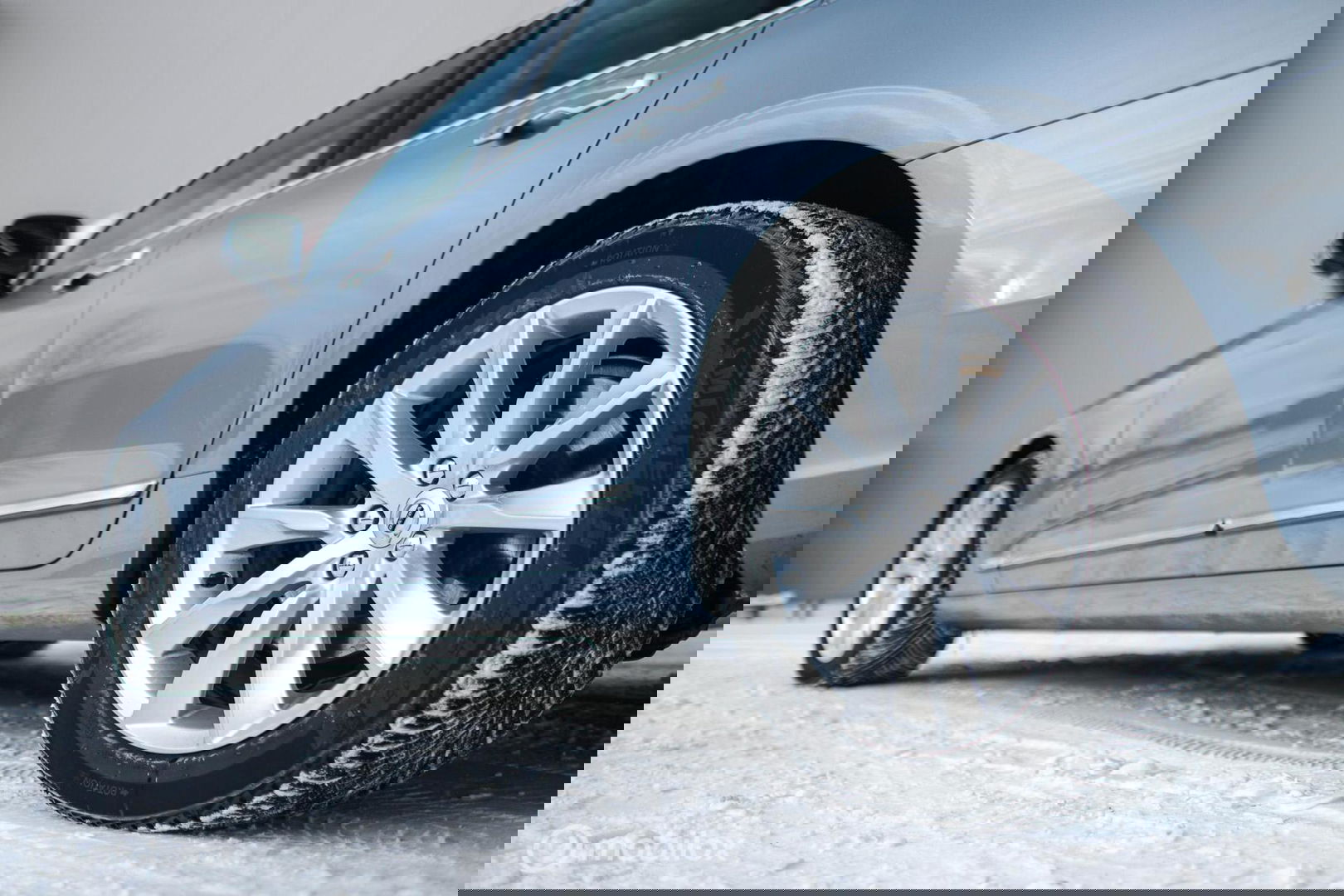 Volvo V90 2.0 D4 Inscription | VOL opties | B&W audio | Massage | Stoelkoeling | Trekhaak | 360 cam | HUD | Mussel blue | NAP NL auto |