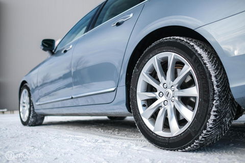Volvo V90 2.0 D4 Inscription | VOL opties | B&W audio | Massage | Stoelkoeling | Trekhaak | 360 cam | HUD | Mussel blue | NAP NL auto |