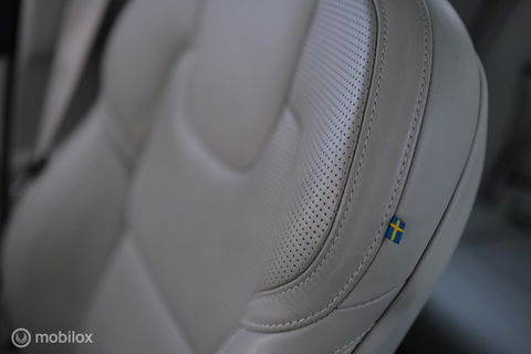 Volvo V90 2.0 D4 Inscription | VOL opties | B&W audio | Massage | Stoelkoeling | Trekhaak | 360 cam | HUD | Mussel blue | NAP NL auto |
