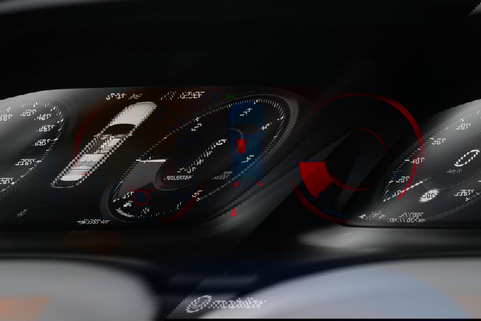 Volvo V90 2.0 D4 Inscription | VOL opties | B&W audio | Massage | Stoelkoeling | Trekhaak | 360 cam | HUD | Mussel blue | NAP NL auto |