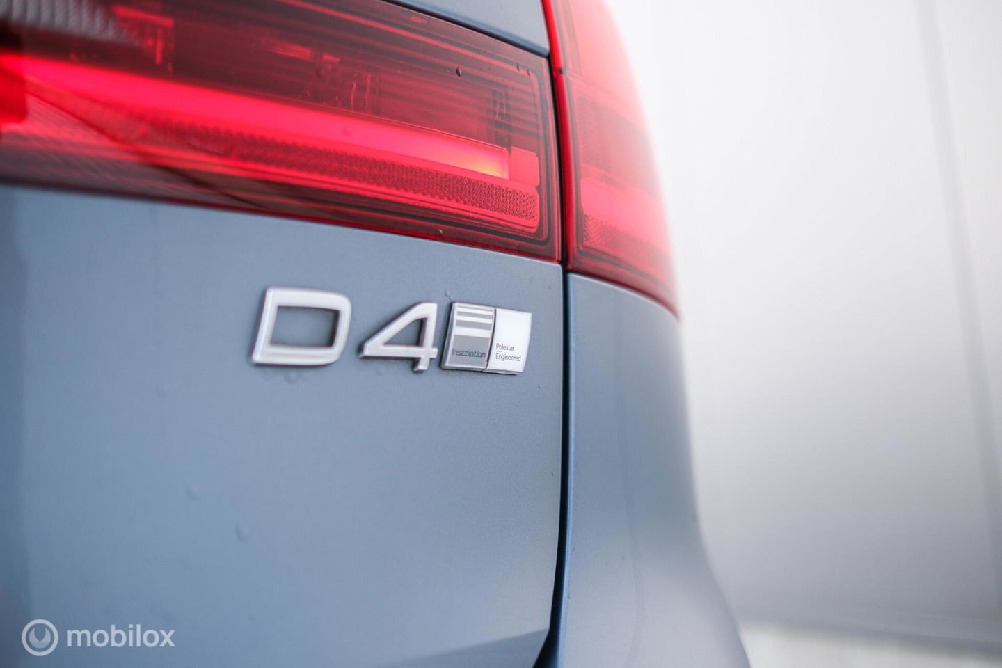 Volvo V90 2.0 D4 Inscription | VOL opties | B&W audio | Massage | Stoelkoeling | Trekhaak | 360 cam | HUD | Mussel blue | NAP NL auto |