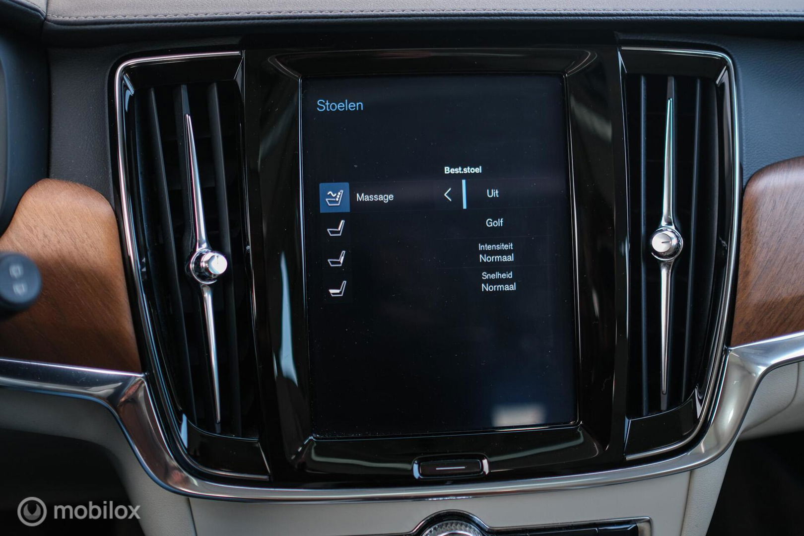 Volvo V90 2.0 D4 Inscription | VOL opties | B&W audio | Massage | Stoelkoeling | Trekhaak | 360 cam | HUD | Mussel blue | NAP NL auto |