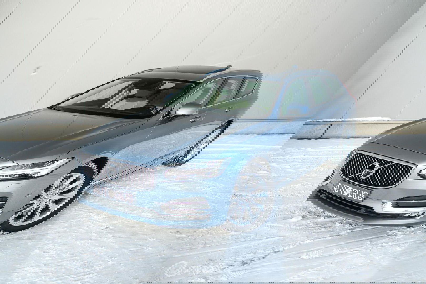 Volvo V90 2.0 D4 Inscription | VOL opties | B&W audio | Massage | Stoelkoeling | Trekhaak | 360 cam | HUD | Mussel blue | NAP NL auto |