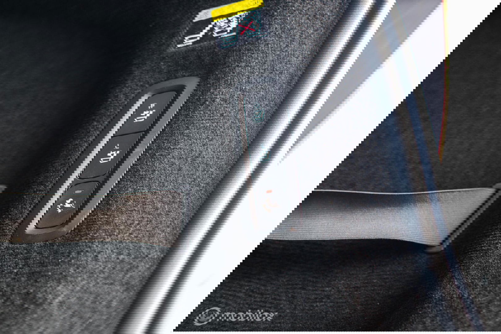 Volvo V90 2.0 D4 Inscription | VOL opties | B&W audio | Massage | Stoelkoeling | Trekhaak | 360 cam | HUD | Mussel blue | NAP NL auto |