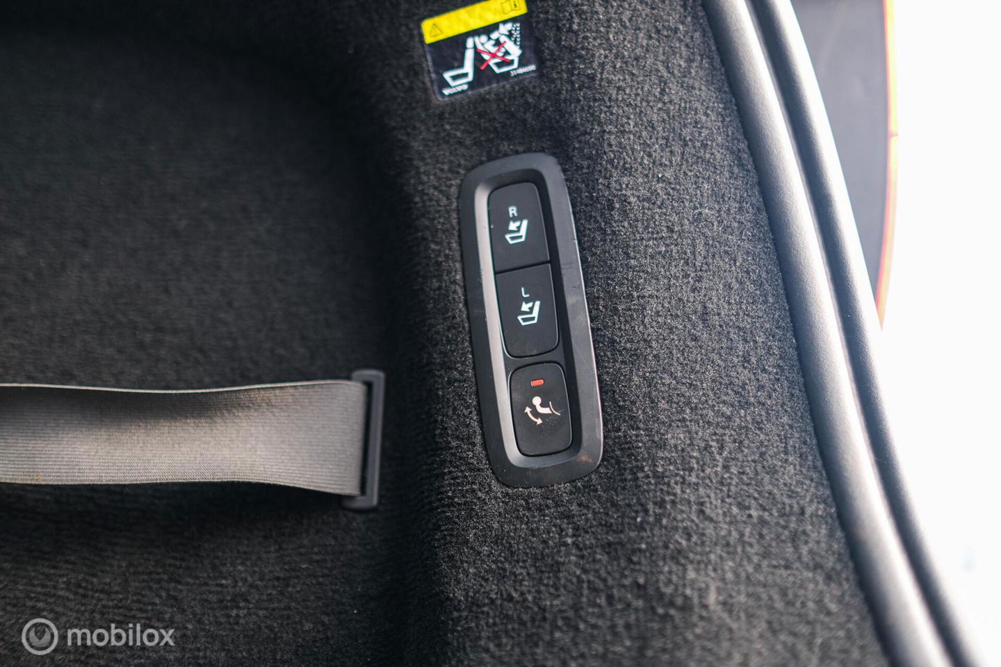 Volvo V90 2.0 D4 Inscription | VOL opties | B&W audio | Massage | Stoelkoeling | Trekhaak | 360 cam | HUD | Mussel blue | NAP NL auto |