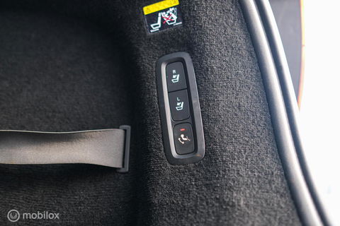 Volvo V90 2.0 D4 Inscription | VOL opties | B&W audio | Massage | Stoelkoeling | Trekhaak | 360 cam | HUD | Mussel blue | NAP NL auto |