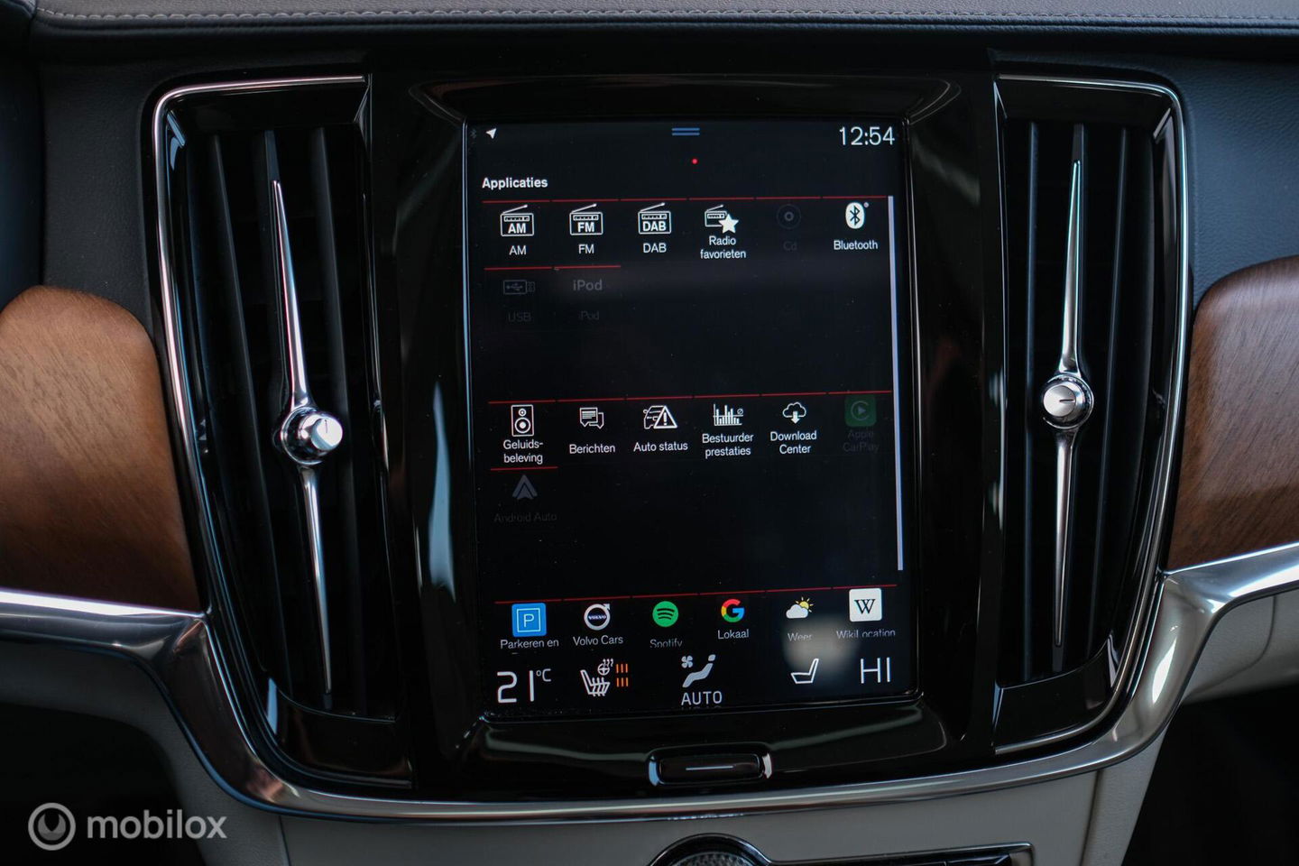 Volvo V90 2.0 D4 Inscription | VOL opties | B&W audio | Massage | Stoelkoeling | Trekhaak | 360 cam | HUD | Mussel blue | NAP NL auto |