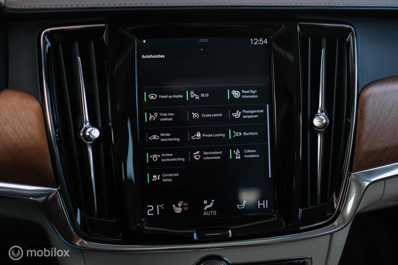 Volvo V90 2.0 D4 Inscription | VOL opties | B&W audio | Massage | Stoelkoeling | Trekhaak | 360 cam | HUD | Mussel blue | NAP NL auto |