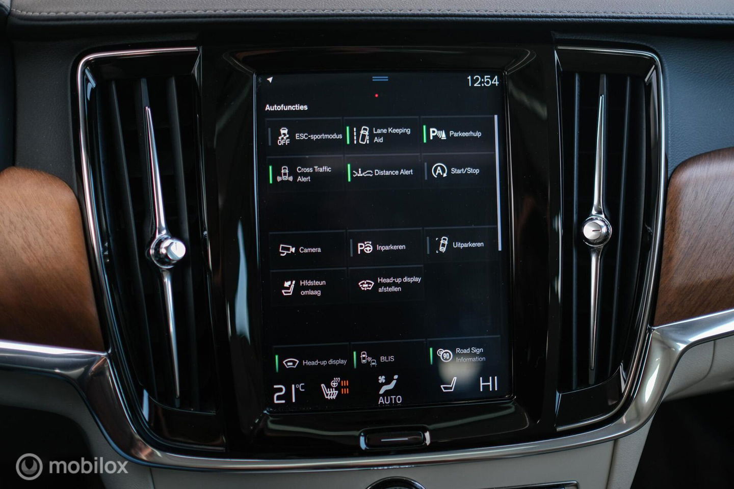 Volvo V90 2.0 D4 Inscription | VOL opties | B&W audio | Massage | Stoelkoeling | Trekhaak | 360 cam | HUD | Mussel blue | NAP NL auto |