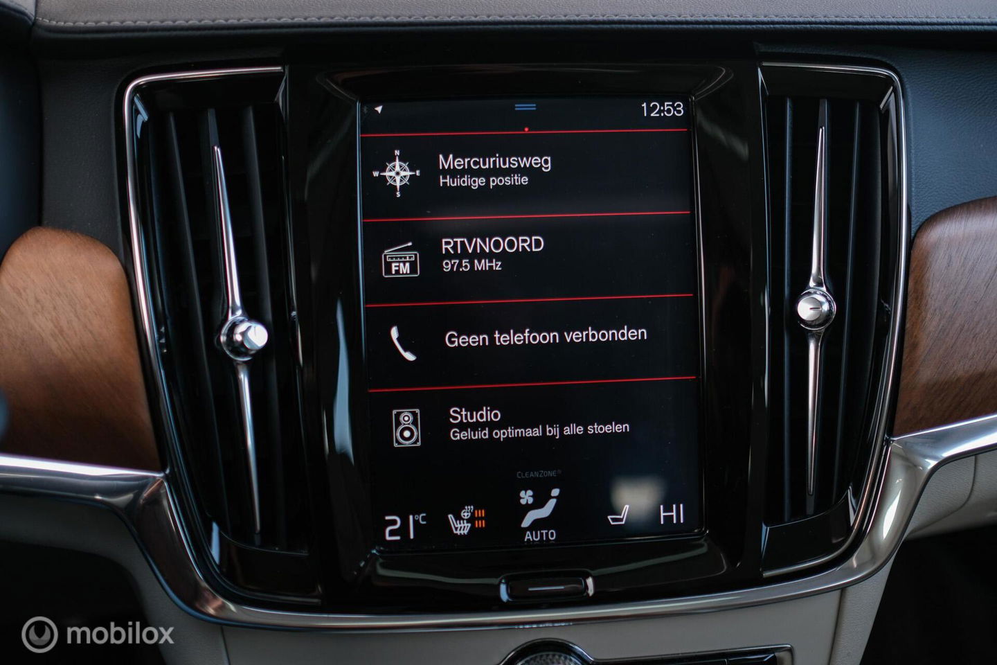 Volvo V90 2.0 D4 Inscription | VOL opties | B&W audio | Massage | Stoelkoeling | Trekhaak | 360 cam | HUD | Mussel blue | NAP NL auto |