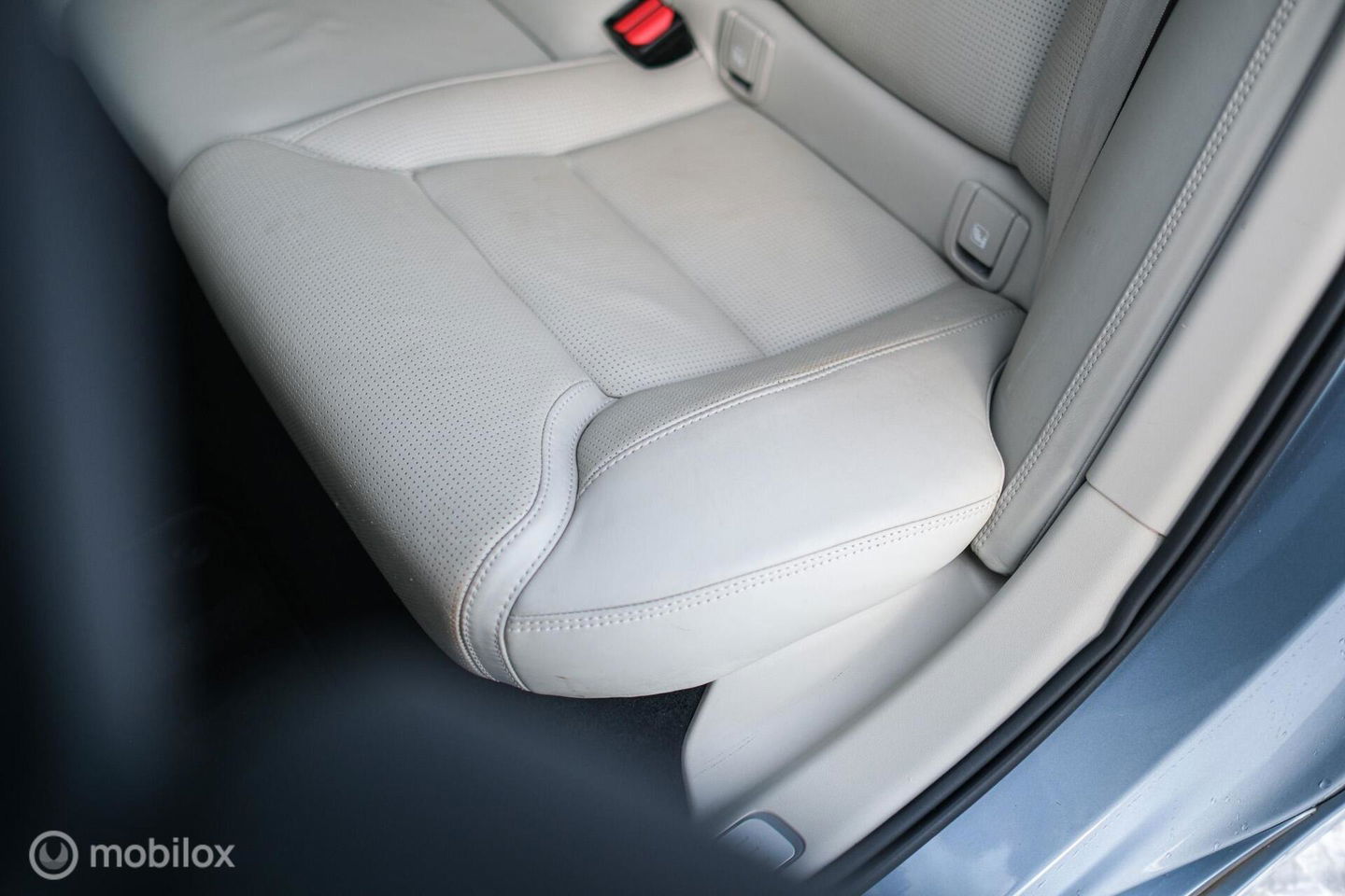 Volvo V90 2.0 D4 Inscription | VOL opties | B&W audio | Massage | Stoelkoeling | Trekhaak | 360 cam | HUD | Mussel blue | NAP NL auto |