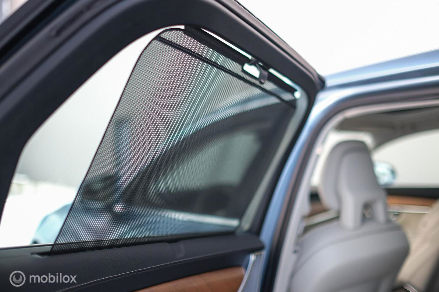 Volvo V90 2.0 D4 Inscription | VOL opties | B&W audio | Massage | Stoelkoeling | Trekhaak | 360 cam | HUD | Mussel blue | NAP NL auto |