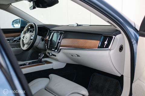 Volvo V90 2.0 D4 Inscription | VOL opties | B&W audio | Massage | Stoelkoeling | Trekhaak | 360 cam | HUD | Mussel blue | NAP NL auto |