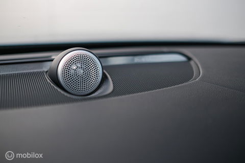 Volvo V90 2.0 D4 Inscription | VOL opties | B&W audio | Massage | Stoelkoeling | Trekhaak | 360 cam | HUD | Mussel blue | NAP NL auto |