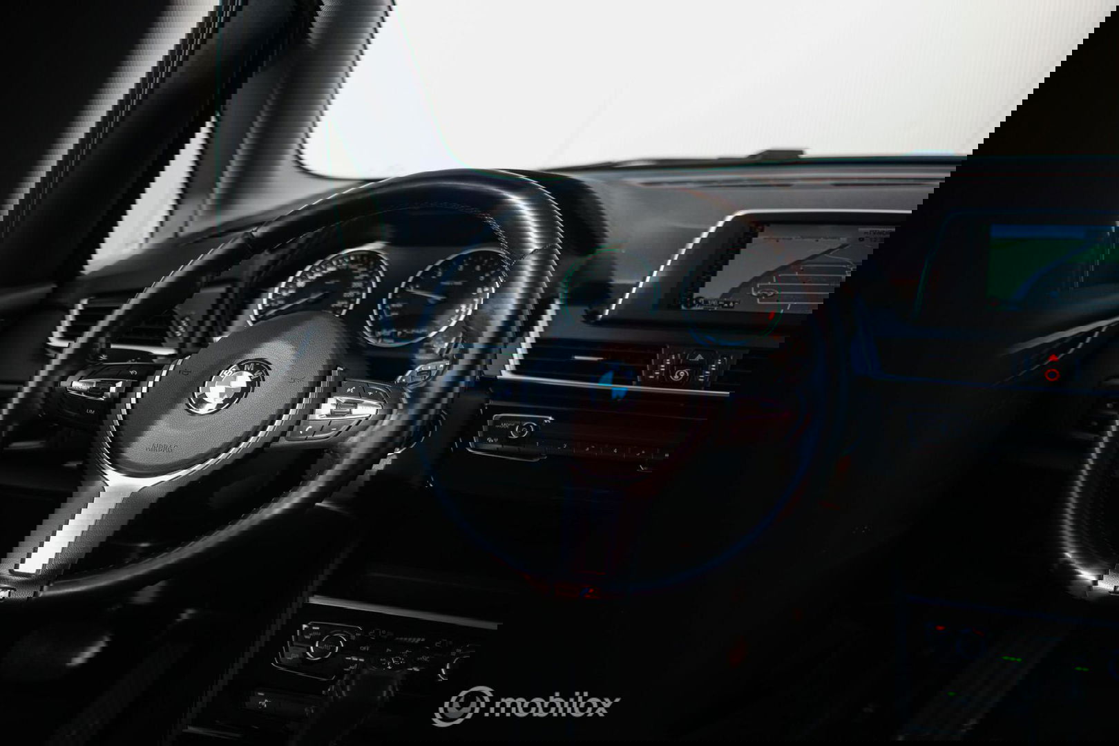 BMW 2 Serie Active Tourer 220i High Executive | LED | Stoelverwarming | Sportstoelen | PDC | Automaat |