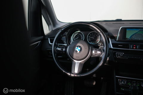 BMW 2 Serie Active Tourer 220i High Executive | LED | Stoelverwarming | Sportstoelen | PDC | Automaat |
