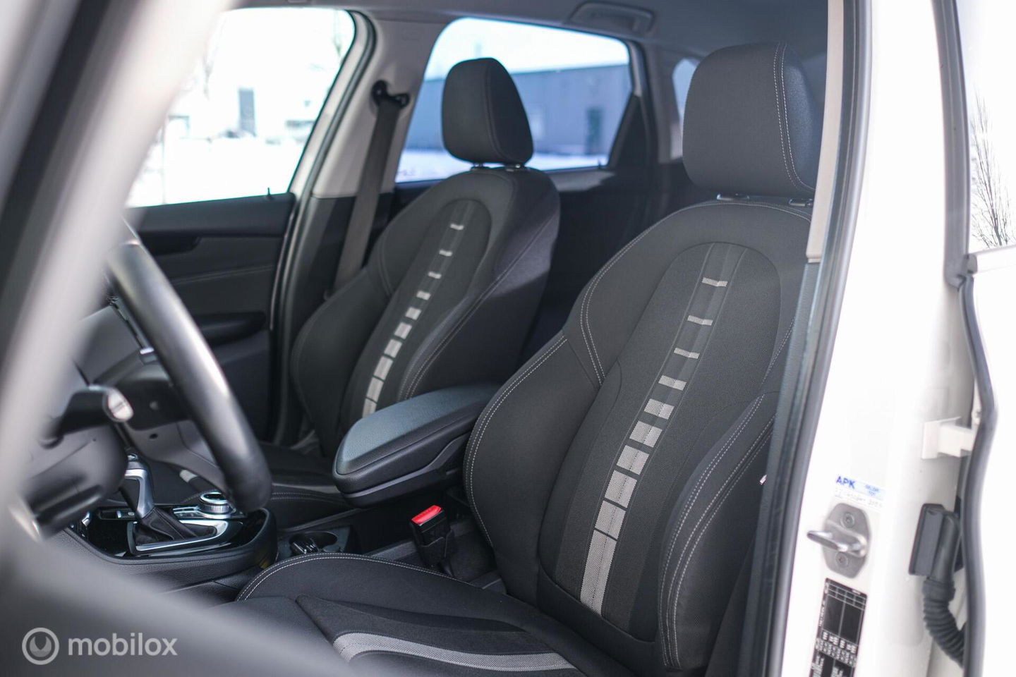 BMW 2 Serie Active Tourer 220i High Executive | LED | Stoelverwarming | Sportstoelen | PDC | Automaat |