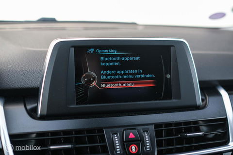 BMW 2 Serie Active Tourer 220i High Executive | LED | Stoelverwarming | Sportstoelen | PDC | Automaat |