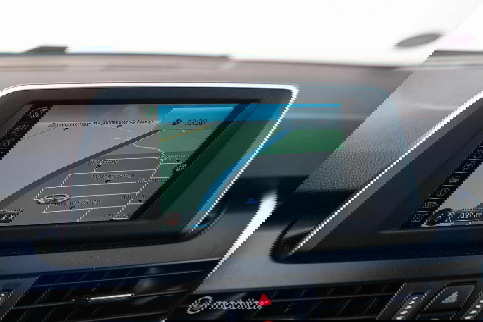 BMW 2 Serie Active Tourer 220i High Executive | LED | Stoelverwarming | Sportstoelen | PDC | Automaat |