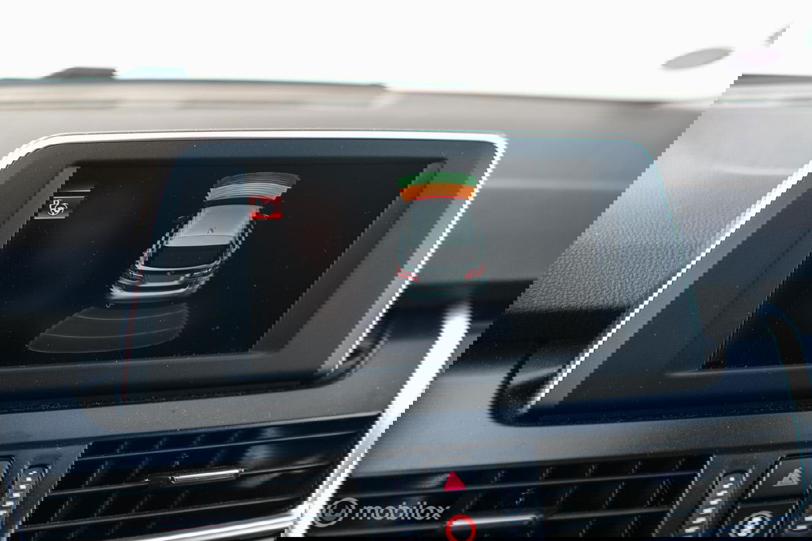 BMW 2 Serie Active Tourer 220i High Executive | LED | Stoelverwarming | Sportstoelen | PDC | Automaat |