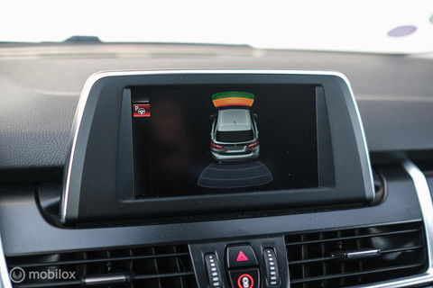 BMW 2 Serie Active Tourer 220i High Executive | LED | Stoelverwarming | Sportstoelen | PDC | Automaat |