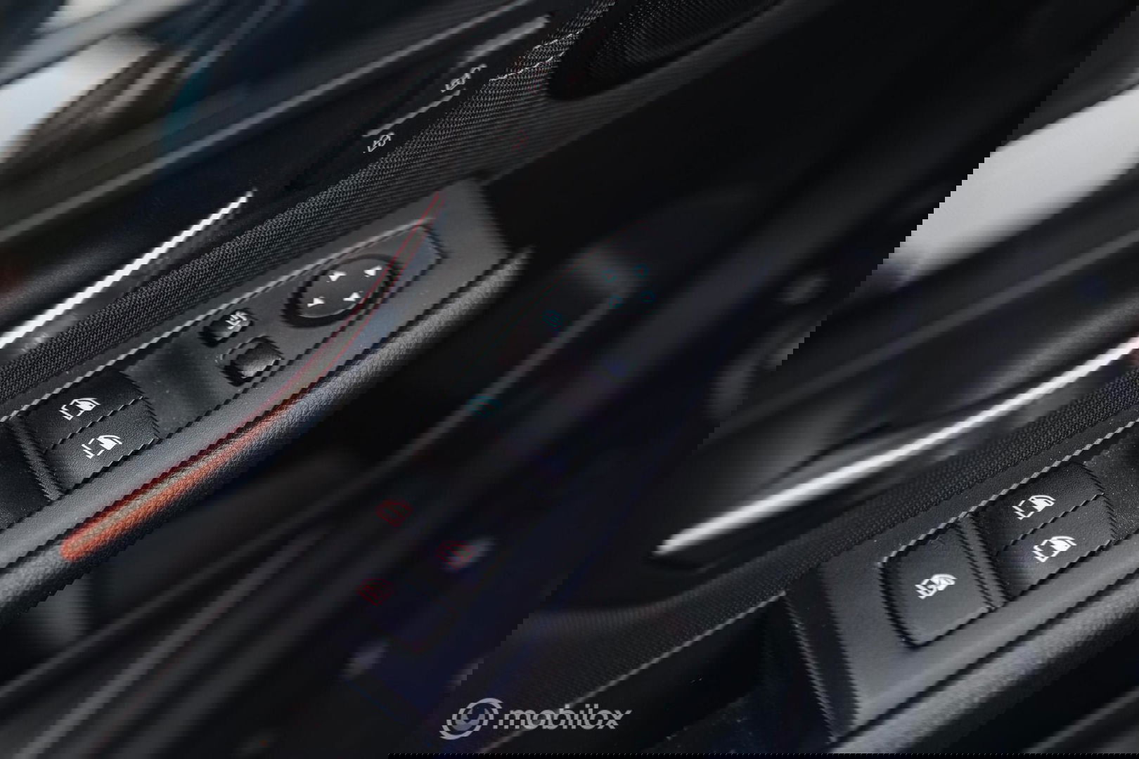 BMW 2 Serie Active Tourer 220i High Executive | LED | Stoelverwarming | Sportstoelen | PDC | Automaat |