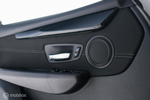 BMW 2 Serie Active Tourer 220i High Executive | LED | Stoelverwarming | Sportstoelen | PDC | Automaat |