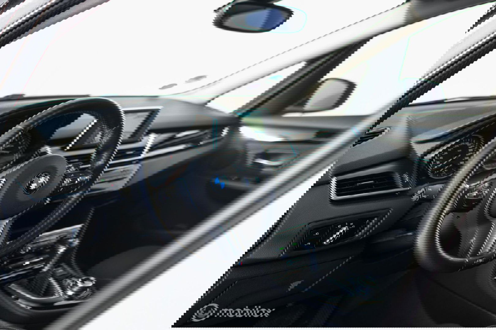 BMW 2 Serie Active Tourer 220i High Executive | LED | Stoelverwarming | Sportstoelen | PDC | Automaat |