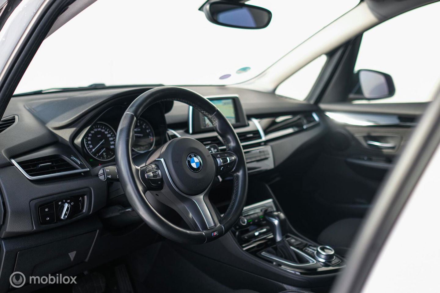 BMW 2 Serie Active Tourer 220i High Executive | LED | Stoelverwarming | Sportstoelen | PDC | Automaat |