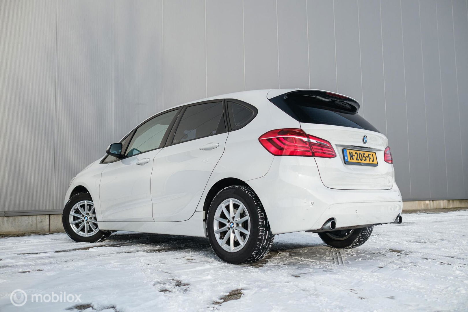 BMW 2 Serie Active Tourer 220i High Executive | LED | Stoelverwarming | Sportstoelen | PDC | Automaat |