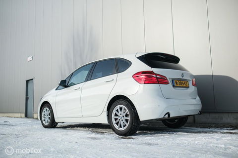 BMW 2 Serie Active Tourer 220i High Executive | LED | Stoelverwarming | Sportstoelen | PDC | Automaat |
