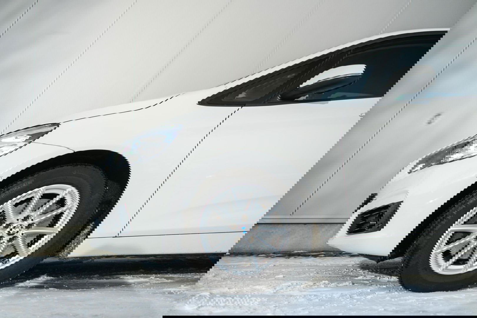 BMW 2 Serie Active Tourer 220i High Executive | LED | Stoelverwarming | Sportstoelen | PDC | Automaat |