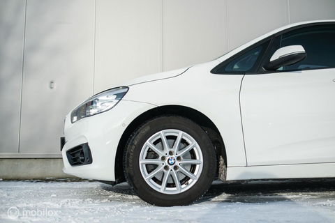 BMW 2 Serie Active Tourer 220i High Executive | LED | Stoelverwarming | Sportstoelen | PDC | Automaat |
