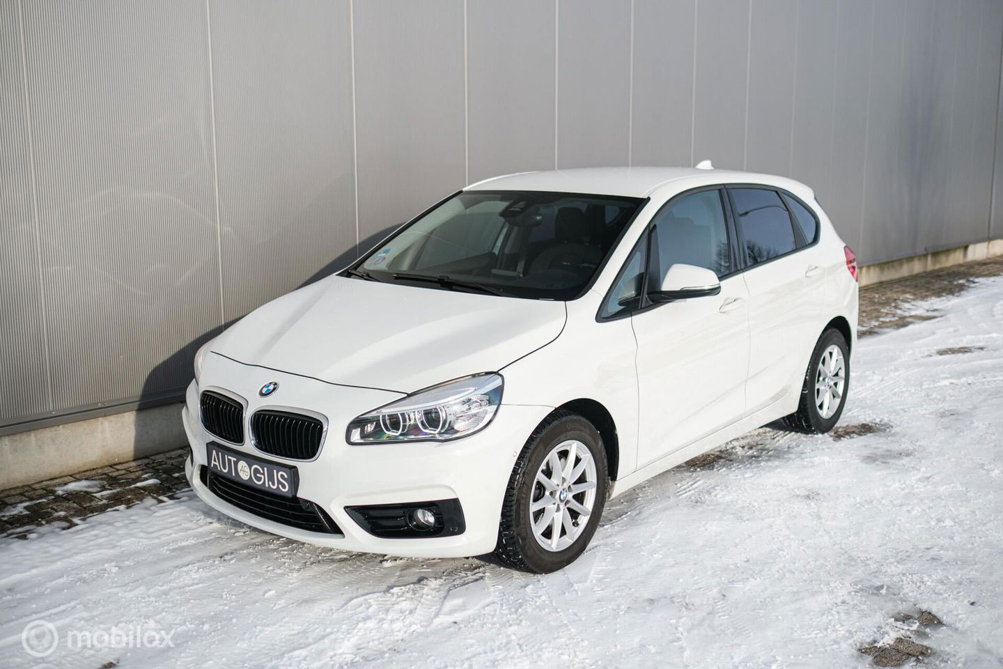 BMW 2 Serie Active Tourer 220i High Executive | LED | Stoelverwarming | Sportstoelen | PDC | Automaat |