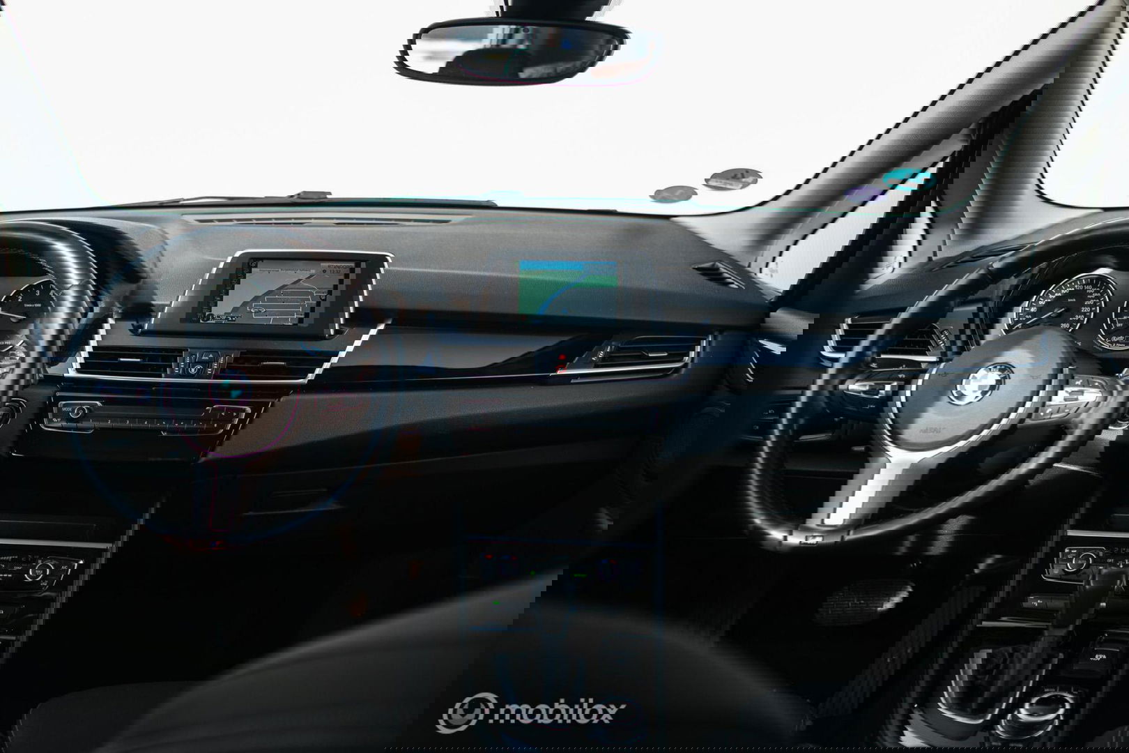 BMW 2 Serie Active Tourer 220i High Executive | LED | Stoelverwarming | Sportstoelen | PDC | Automaat |