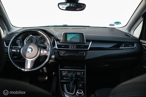 BMW 2 Serie Active Tourer 220i High Executive | LED | Stoelverwarming | Sportstoelen | PDC | Automaat |