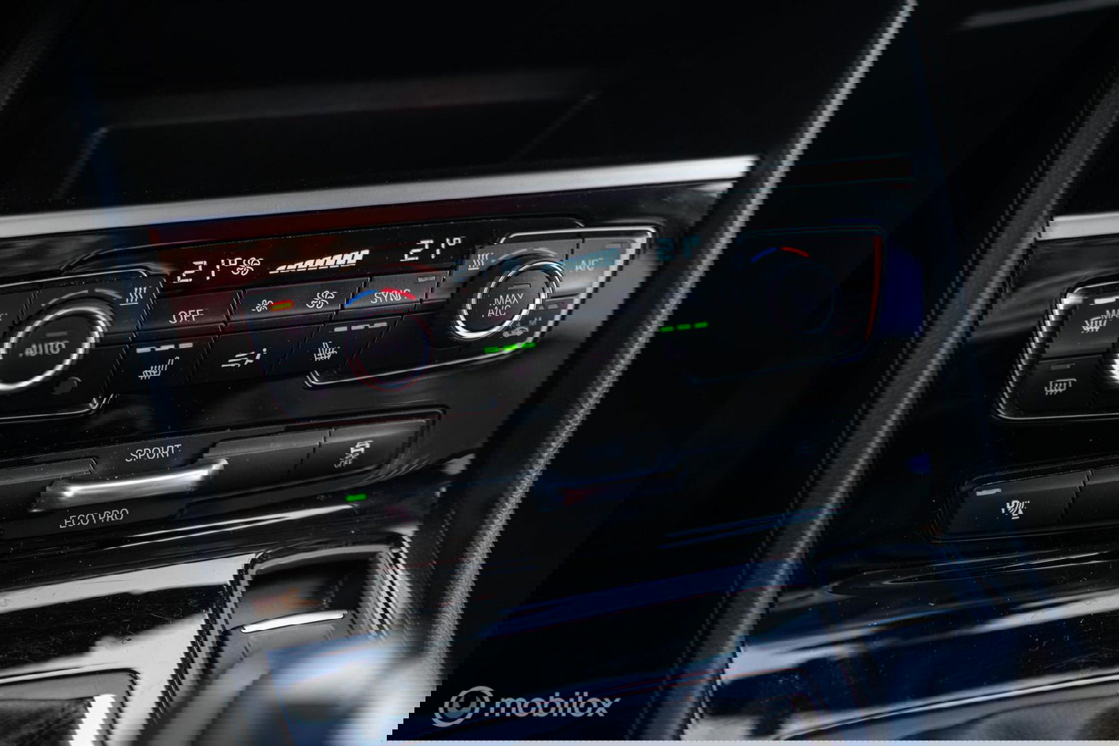 BMW 2 Serie Active Tourer 220i High Executive | LED | Stoelverwarming | Sportstoelen | PDC | Automaat |