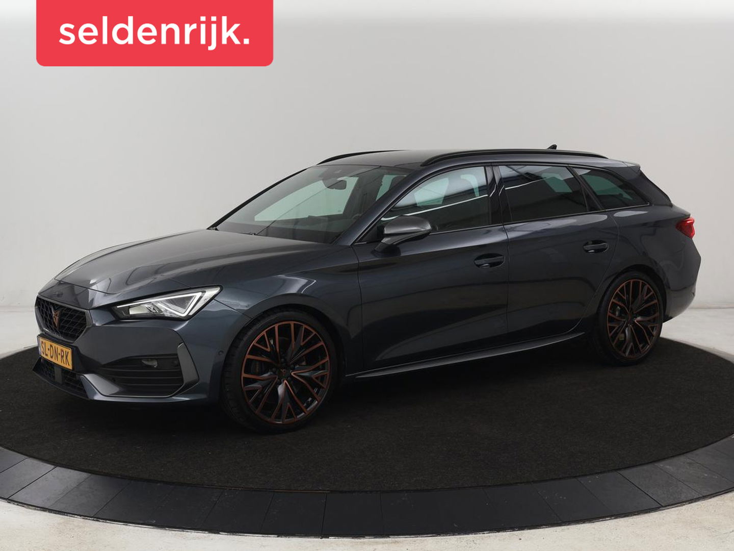 CUPRA Leon 2.0 TSI Cup 4-DRIVE | 310pk | Trekhaak | Stoel & stuurverwarming | Carplay | Leder | Adaptive cruise | 19'' | CUP Sportstoelen | Navigatie | Full LED | Beats Pack | Keyless | Sfeerverlichting