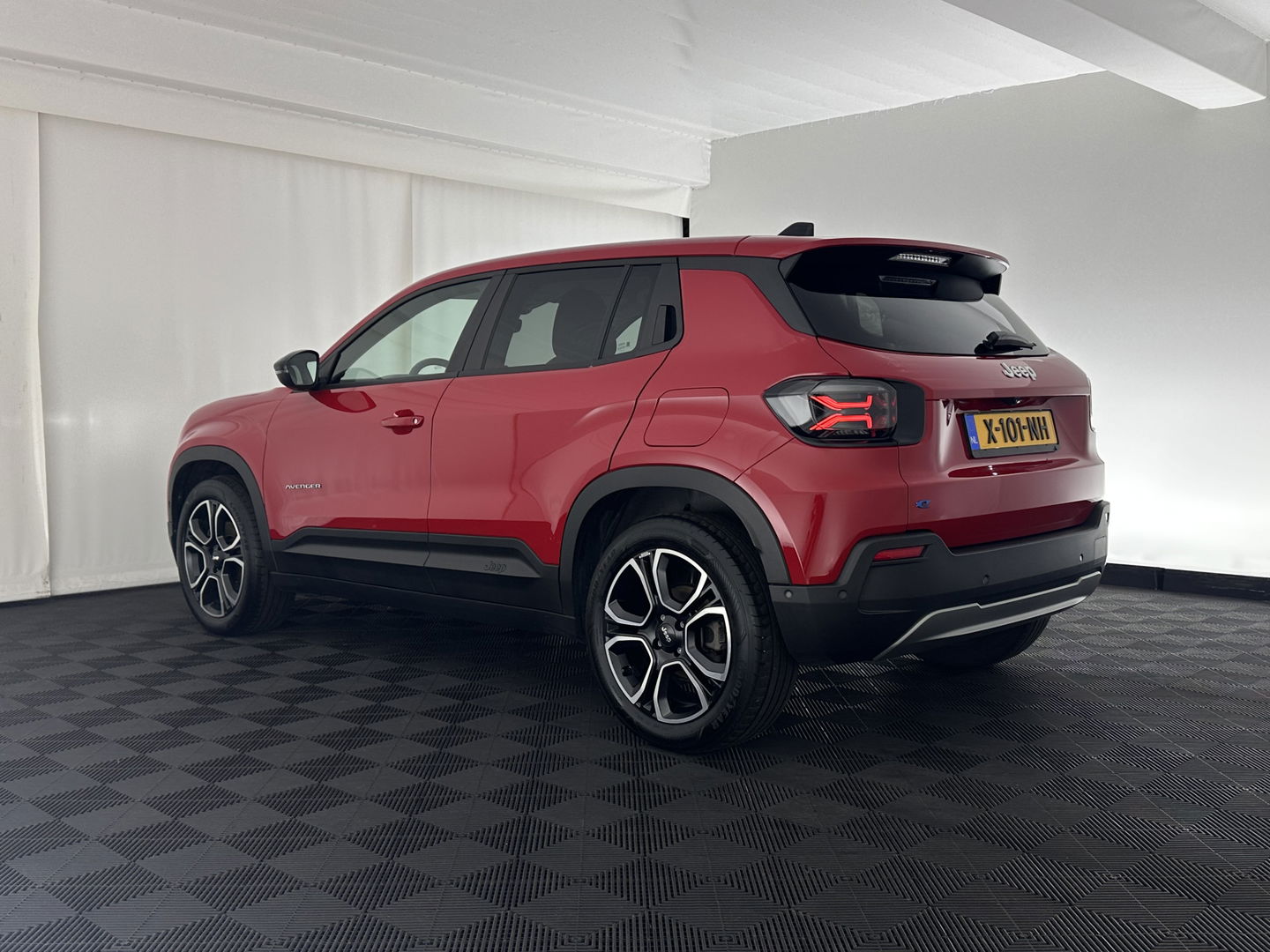 Jeep Avenger Summit 54 kWh [ 3-Fase ] {SOH-95%} (INCL-BTW) *LEATHER-MICROFIBRE | FULL-LED | ADAPTIVE-CRUISE | BLIND-SPOT | CAMERA | DIGI-COCKPIT | NAVI-FULLMAP | HEATED-COMFORTSEATS | ECC | CCS-FASTLOADER |  PDC | CARPLAY | CRUISE | 18''AL