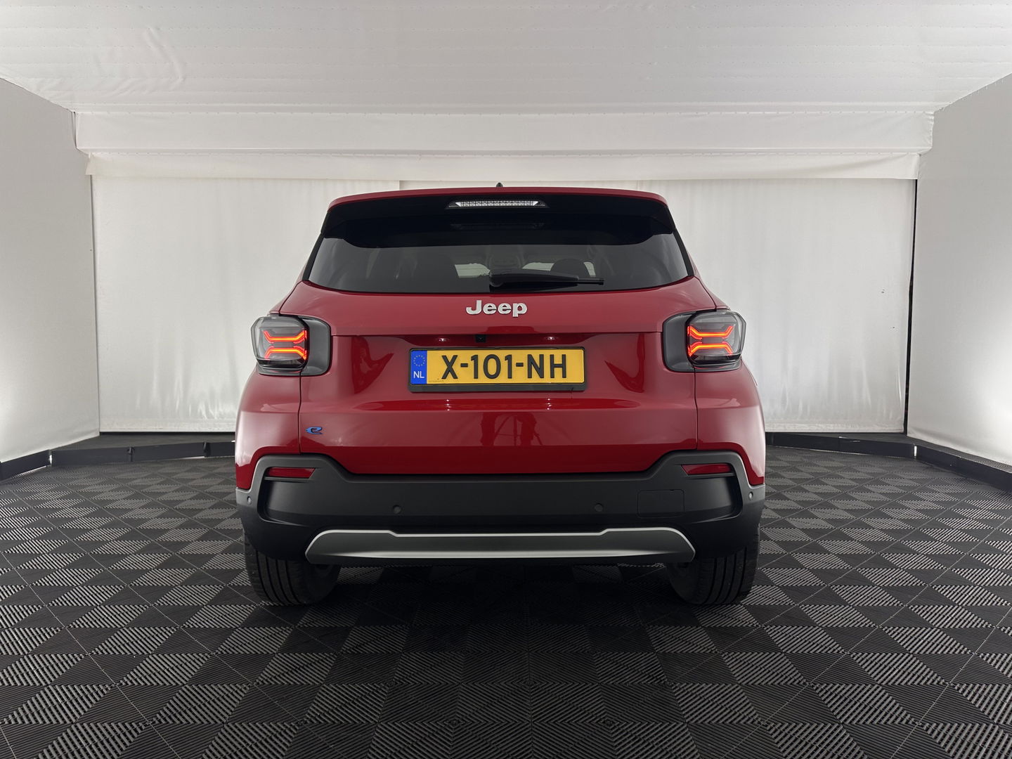 Jeep Avenger Summit 54 kWh [ 3-Fase ] {SOH-95%} (INCL-BTW) *LEATHER-MICROFIBRE | FULL-LED | ADAPTIVE-CRUISE | BLIND-SPOT | CAMERA | DIGI-COCKPIT | NAVI-FULLMAP | HEATED-COMFORTSEATS | ECC | CCS-FASTLOADER |  PDC | CARPLAY | CRUISE | 18''AL