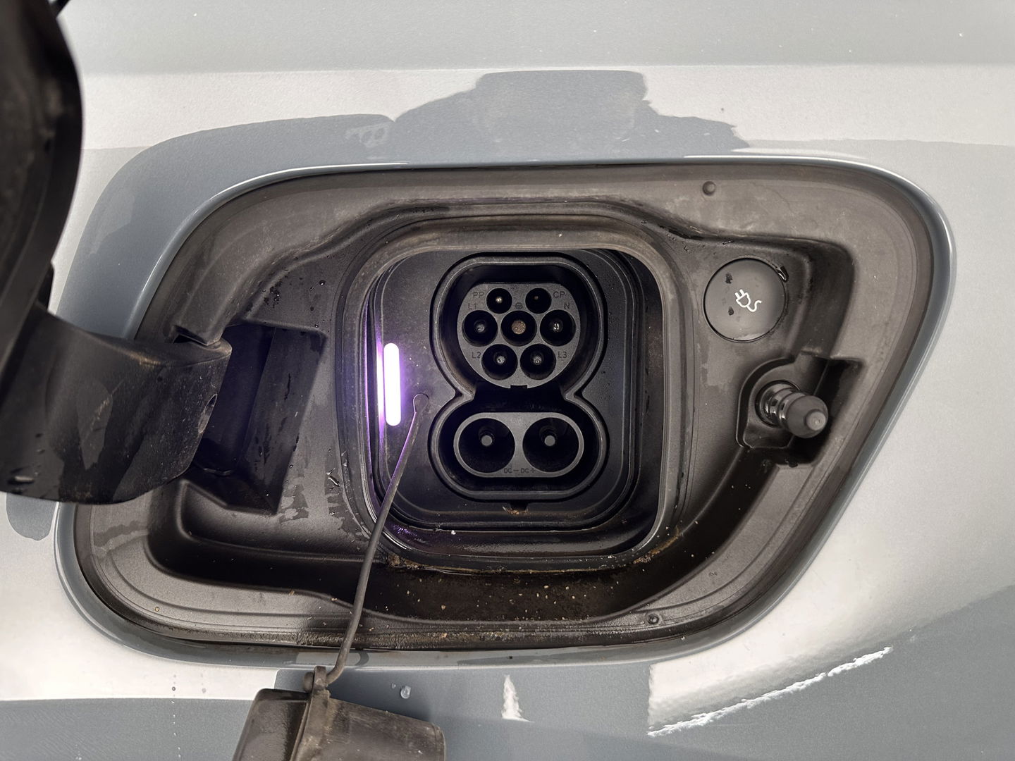 Volvo XC40 Recharge P8 AWD R-Design [ 3-Fase ] (INCL.BTW) Aut. *PANO | LEATHER-ALCANTARA | DIGI-COCKPIT | FULL-LED | HARMAN/KARDON | TOP-VIEW | CARPLAY | NAVI-FULLMAP | ECC | PDC | KEYLESS | HEATED-SPORTSEATS | BLIS | TOWBAR | 18''ALU*