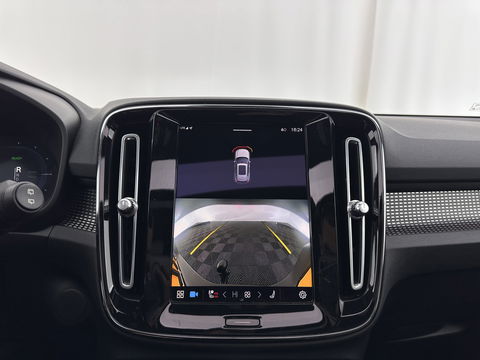 Volvo XC40 Recharge P8 AWD R-Design [ 3-Fase ] (INCL.BTW) Aut. *PANO | LEATHER-ALCANTARA | DIGI-COCKPIT | FULL-LED | HARMAN/KARDON | TOP-VIEW | CARPLAY | NAVI-FULLMAP | ECC | PDC | KEYLESS | HEATED-SPORTSEATS | BLIS | TOWBAR | 18''ALU*