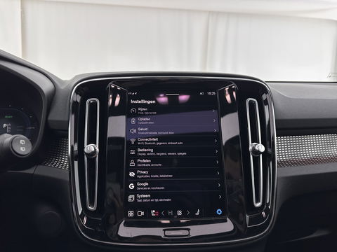 Volvo XC40 Recharge P8 AWD R-Design [ 3-Fase ] (INCL.BTW) Aut. *PANO | LEATHER-ALCANTARA | DIGI-COCKPIT | FULL-LED | HARMAN/KARDON | TOP-VIEW | CARPLAY | NAVI-FULLMAP | ECC | PDC | KEYLESS | HEATED-SPORTSEATS | BLIS | TOWBAR | 18''ALU*